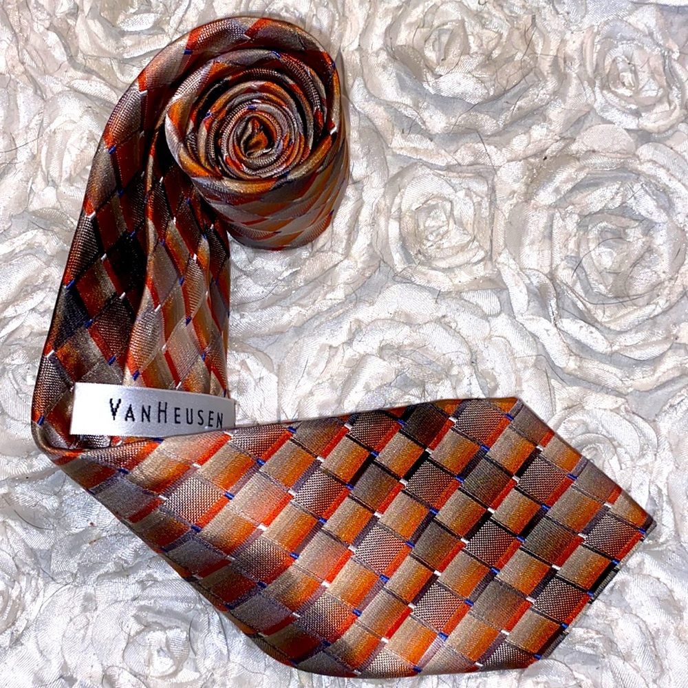 New‎ Van Heusen mens silk tie